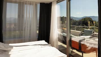 Appartement Panoramique, balcon, vue montagne | Coffres-forts dans les chambres, chambres insonorisées, Wi-Fi gratuit