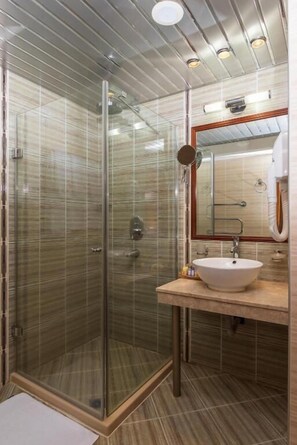 Apartment, Mountain View | Bathroom | Bathrobes, slippers, soap, shampoo - Hotel Skalite (Belogradchik)