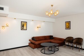 Panoramic Apartment, Balcony, Mountain View | Living area