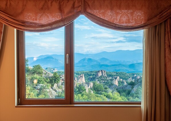 Apartamento superior, balcón, vistas a la ciudad | Vistas desde la habitación