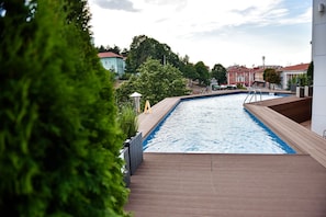 Piscine couverte, piscine extérieure (ouverte en saison)