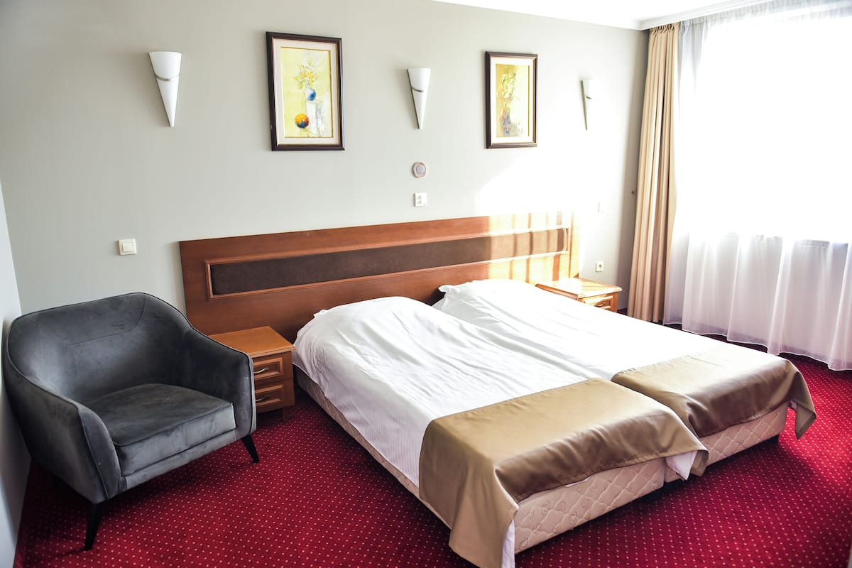 Appartement, uitzicht op bergen | Een kluis op de kamer, geluiddichte muren, gratis wifi
