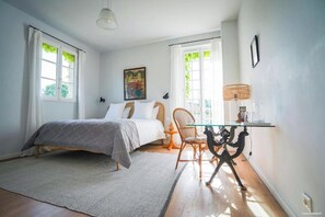 5 habitaciones, tabla de planchar con plancha y wifi gratis 