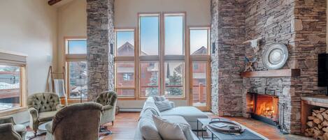 Télévision, cheminée