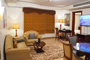 Apartment, 2 Bedrooms, Beach View | Living area