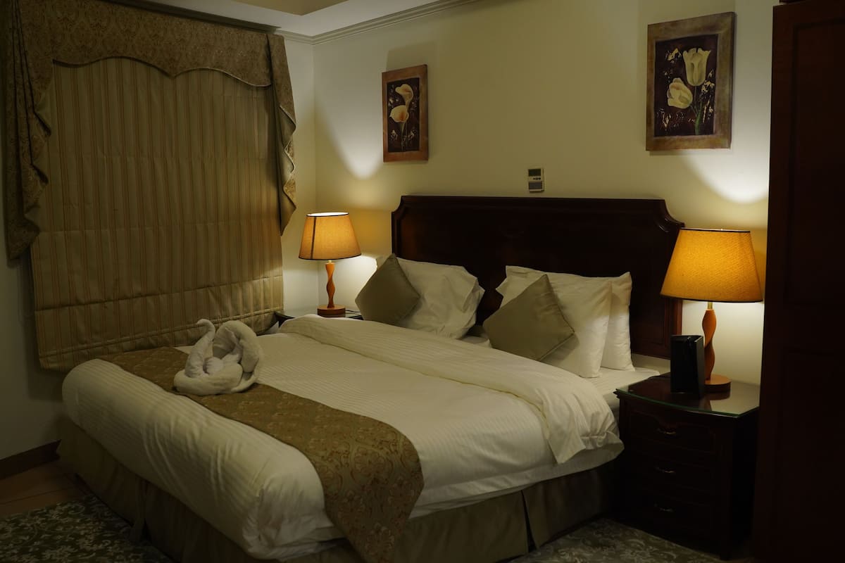 Zimmer, 1 King-Bett | Schallisolierte Zimmer, kostenloses WLAN