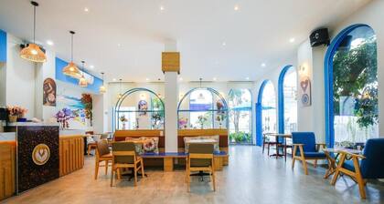 Santorini House and Coffee