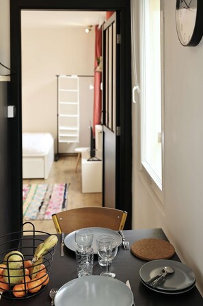 Desk, WiFi, bed sheets