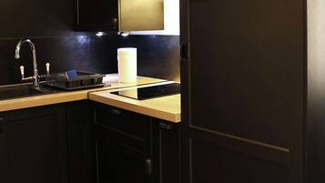 Frigorifero, microonde, macchina per tè/caffè, tostapane