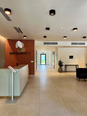 Lobby - Waterfront Nights (Beograd)