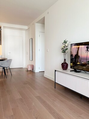 Interior - Waterfront Nights (Beograd)