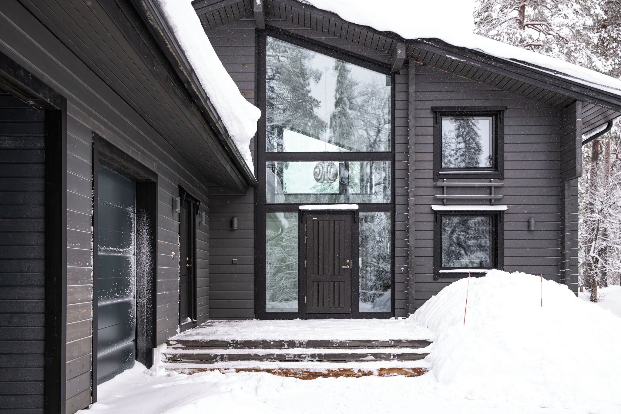 Vista frontal de la propiedad