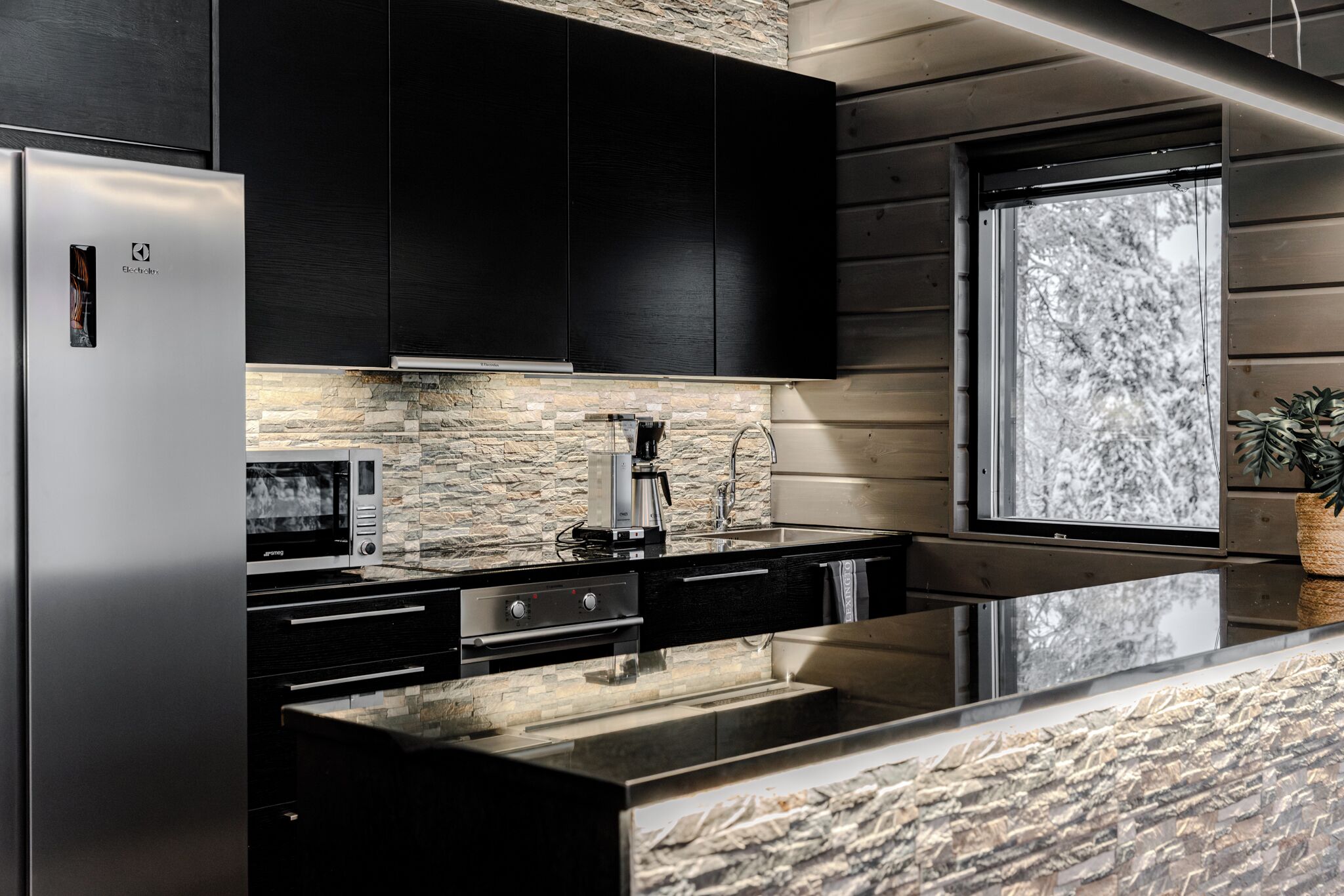 Villa, vista al patio | Cocina privada | Refrigerador con congelador, microondas, horno y parrilla de estufa 