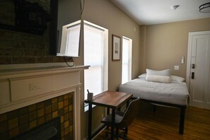 1 bedroom, desk, WiFi, bed sheets - Modern Stylish Apartment Near OSU Campus (Columbus)