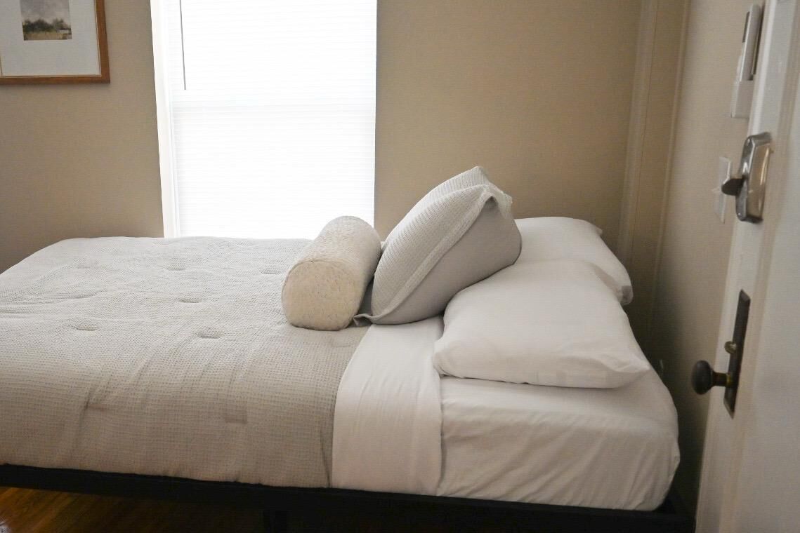 1 bedroom, desk, WiFi, bed sheets