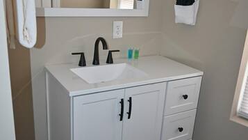 Douche, serviettes fournies