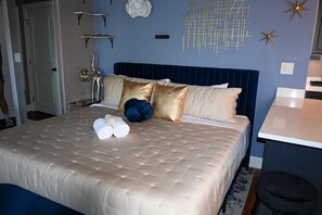 1 bedroom, desk, WiFi, bed sheets