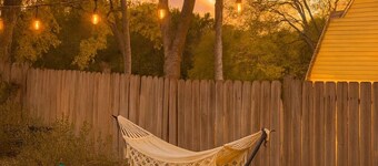 SXSW SoCo Stay | 3BR w/ Spacious Yard | Minutes to Downtown with FreeParking ❤️