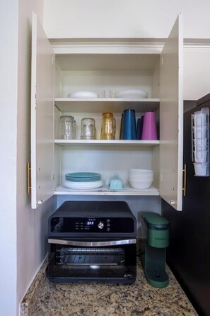 Interior - ❤️ SoCo 3BR Home w/ Yard + Games + Parking 🚗 Cloud beds ❤️ Pet Friendly (Austin)