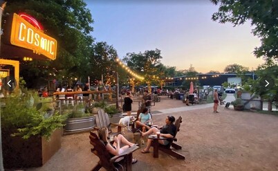 SXSW SoCo Stay | 3BR w/ Spacious Yard | Minutes to Downtown with FreeParking ❤️