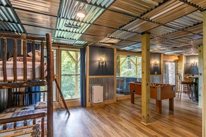 5 عدّة غرف نوم وواي فاي مجانًا وملاءات أسرّة