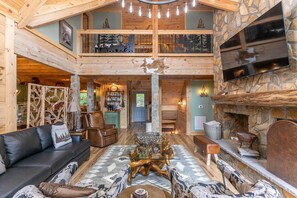 Téléviseur, foyer, table de baby-foot