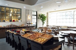 Tägliches Frühstücksbuffet gegen Gebühr