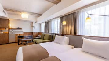 In-room safe, laptop workspace, blackout drapes, iron/ironing board