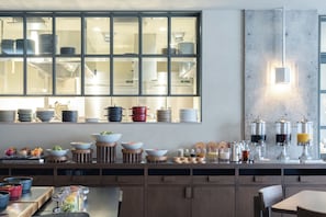 Petit déjeuner buffet servi tous les jours en supplément