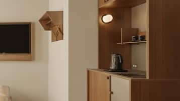 Een minikoelkast, een microgolfoven