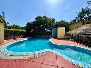 15 outdoor pools