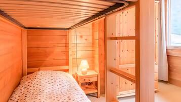 5 habitaciones, tabla de planchar con plancha y wifi