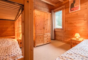 5 bedrooms, iron/ironing board, WiFi