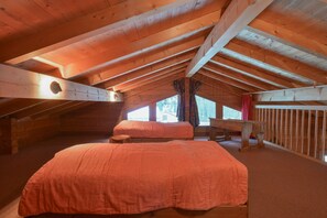 5 slaapkamers, een strijkplank/strijkijzer, wifi