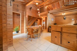 Dining - Chalet 'Lo Capstoa' with Mountain View, Private Terrace and Wi-Fi (Hauteluce)
