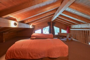 5 bedrooms, iron/ironing board, WiFi - Chalet 'Lo Capstoa' with Mountain View, Private Terrace and Wi-Fi (Hauteluce)