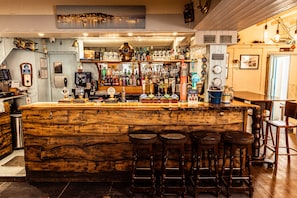 Bar (on property) - The Wayfarer Inn (Instow)