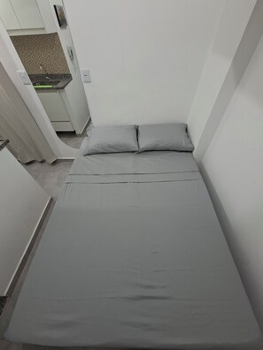 1 bedroom, WiFi, bed sheets - Studio Teresa - next to UFSJ and Church of Sao Francisco de Assis (São João del Rei)