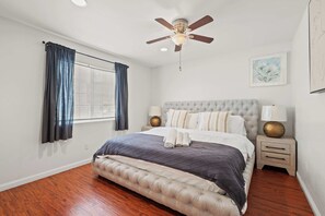 1 soverom, strykejern/-brett, wi-fi og sengetøy