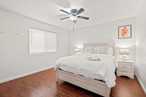 1 soverom, strykejern/-brett, wi-fi og sengetøy