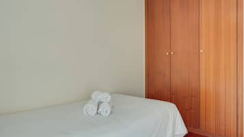 Apartemen Keluarga, balkon, pemandangan kota | Tirai kedap cahaya, kedap suara, setrika/meja setrika, dan Wi-Fi gratis