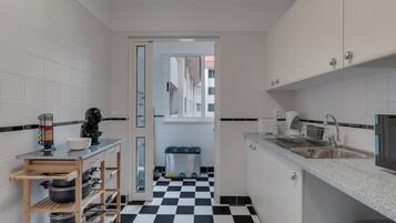 Family Apartment, Balcony, City View | Private kitchen