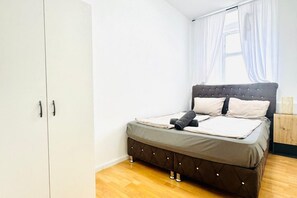 1 bedroom, bed sheets