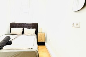 1 bedroom, bed sheets