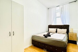 1 bedroom, bed sheets