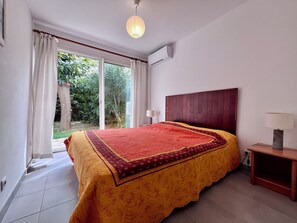 5 chambres, fer et planche à repasser