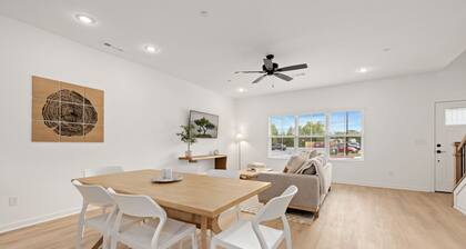 Home Base-30+ day stays only!-2mi to Downtown