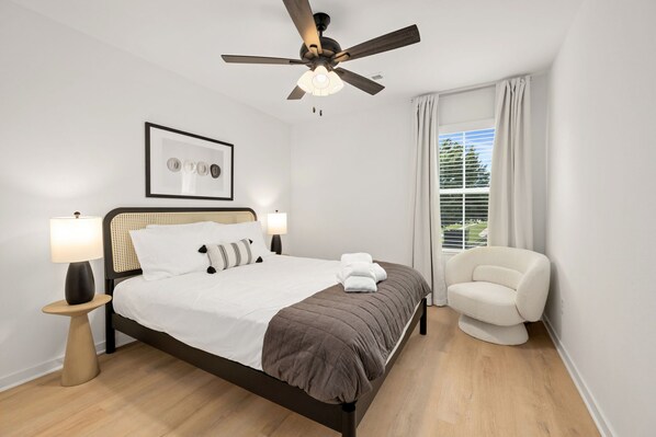 3 bedrooms, iron/ironing board, WiFi, bed sheets