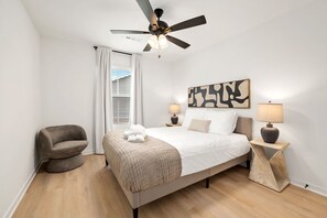 3 habitaciones, tabla de planchar con plancha, wifi y ropa de cama 