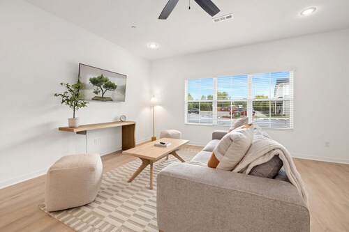 Home Base-30+ day stays only!-2mi to Downtown